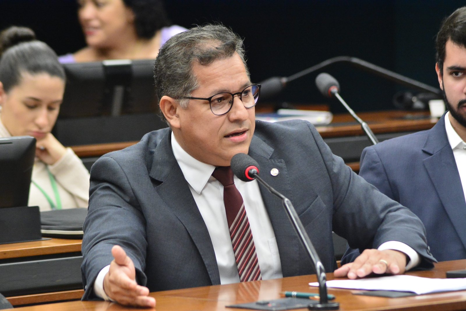 Dorinaldo, comunidade científica e movimentos sociais, debatem o desmatamento na Floresta Amazônia