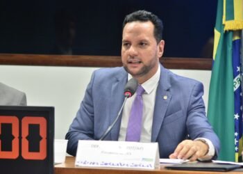 Comissão aprova projeto de Josenildo que disciplina a venda de calçados à pessoa com deficiências nos pés