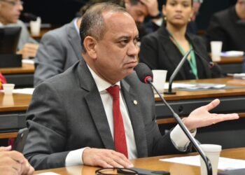 Max Lemos propõe tratamento especializado para pacientes com doenças raras