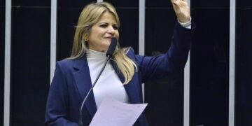 Comissão aprova relatório de Flávia Morais à proposta que cria selo “Empresa Amiga da Saúde”