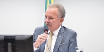 Iniciativa de André Figueiredo homenageia FONSET na Comissão de Trabalho da Câmara
