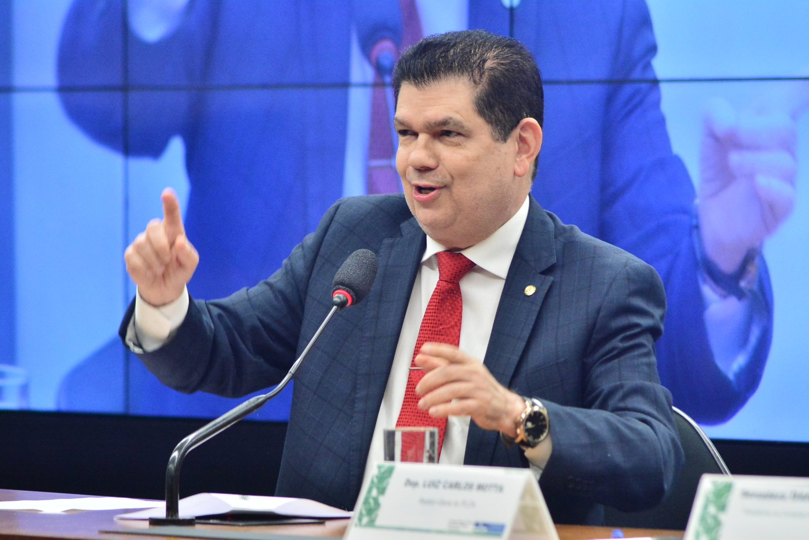 Congresso aprova R$ 15 bilhões para compensar perda de estados e municípios