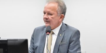 Carro oficial poderá ser de uso exclusivo de autoridades máximas dos Três Poderes da República