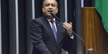 Câmara aprova projeto de Max Lemos que regulamenta profissão de técnico de acesso por cordas em locais altos