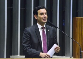 Leo Prates solicita reforço da equipe de servidores da Superintendência do IBAMA na Bahia