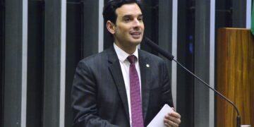 Leo Prates solicita reforço da equipe de servidores da Superintendência do IBAMA na Bahia