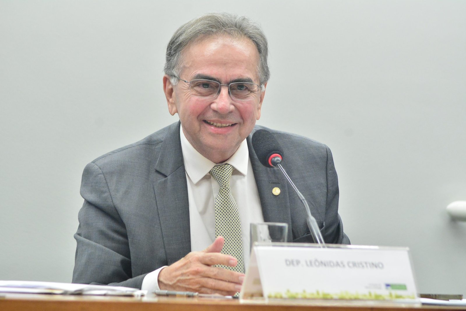 Proposta que dá o nome do cantor Belchior a porto em Fortaleza vai ser analisada pelo Senado