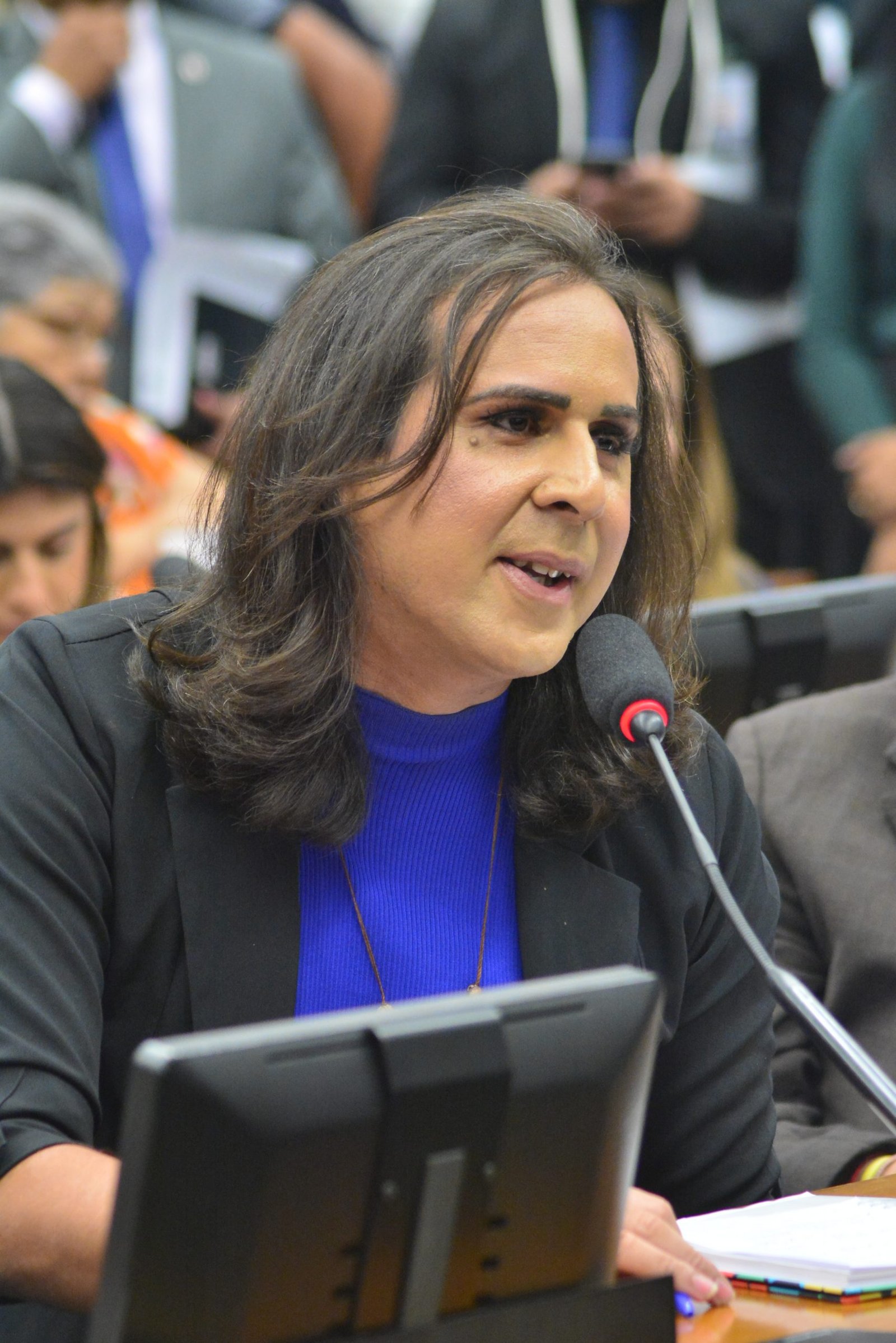 Proposta de Duda Salabert garante direito a uso de nome social na rede de saúde