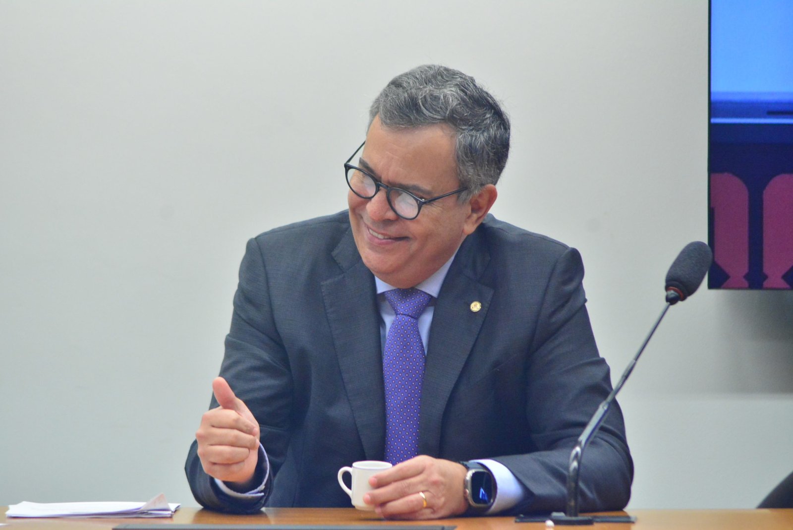 Comissão aprova relatório de Félix Júnior ao projeto que inclui empresas de reciclagem no Simples Nacional