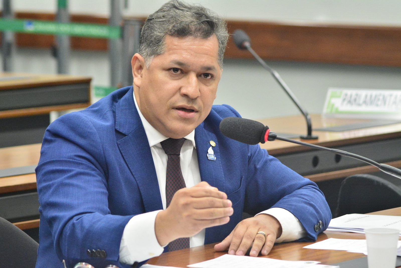 Comissão aprova parecer de Dorinaldo ao projeto que exige intérprete de língua indígena em repartições públicas