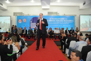 Ciro Gomes afirma que riqueza do país é escoada brutalmente para o exterior