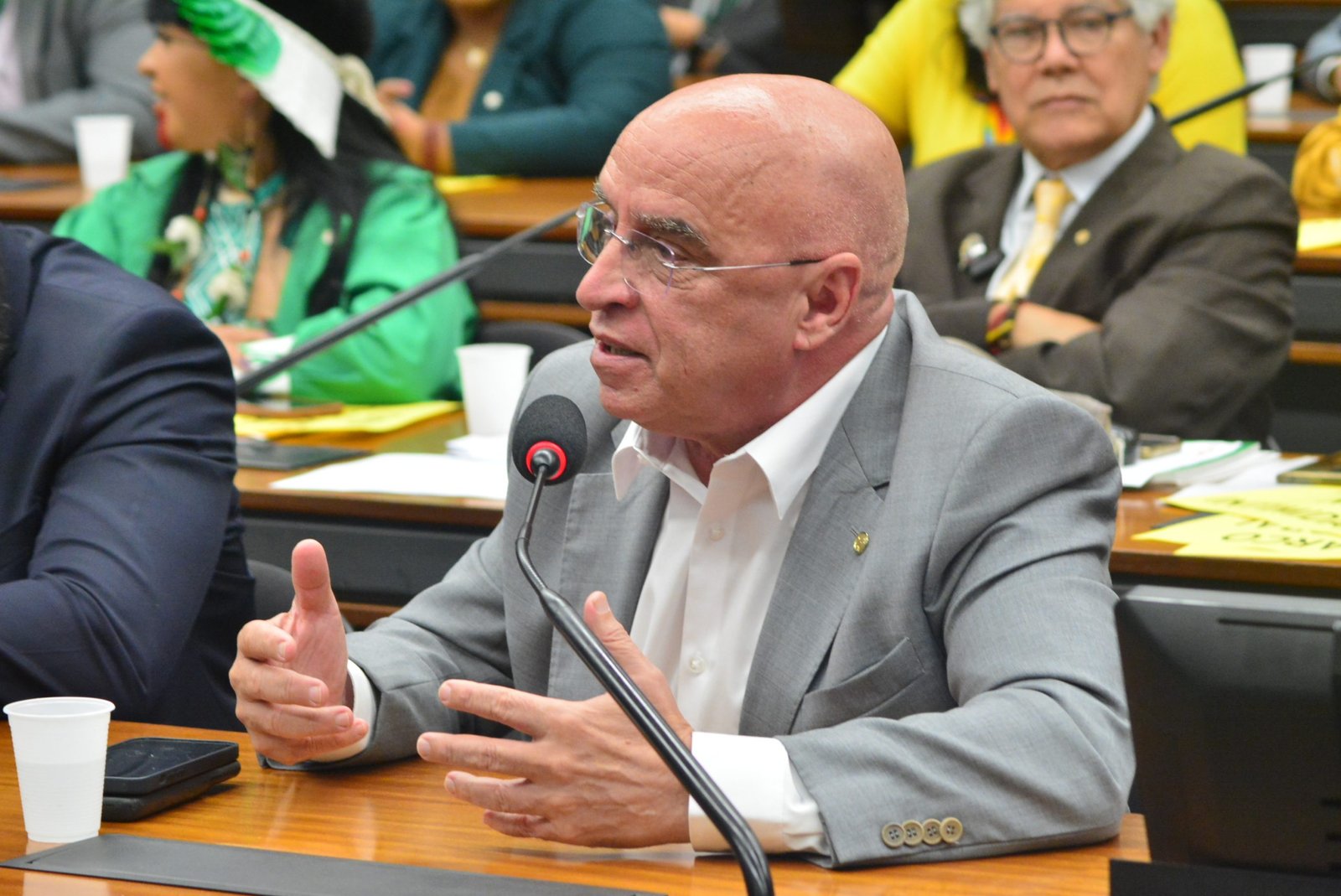 Aprovado texto de Mário Heringer a projeto que prevê campanha específica sobre saúde mental para grupos de risco