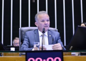 Comissão de Trabalho aprova parecer de André Figueiredo para regulamentar a profissão de artista visual