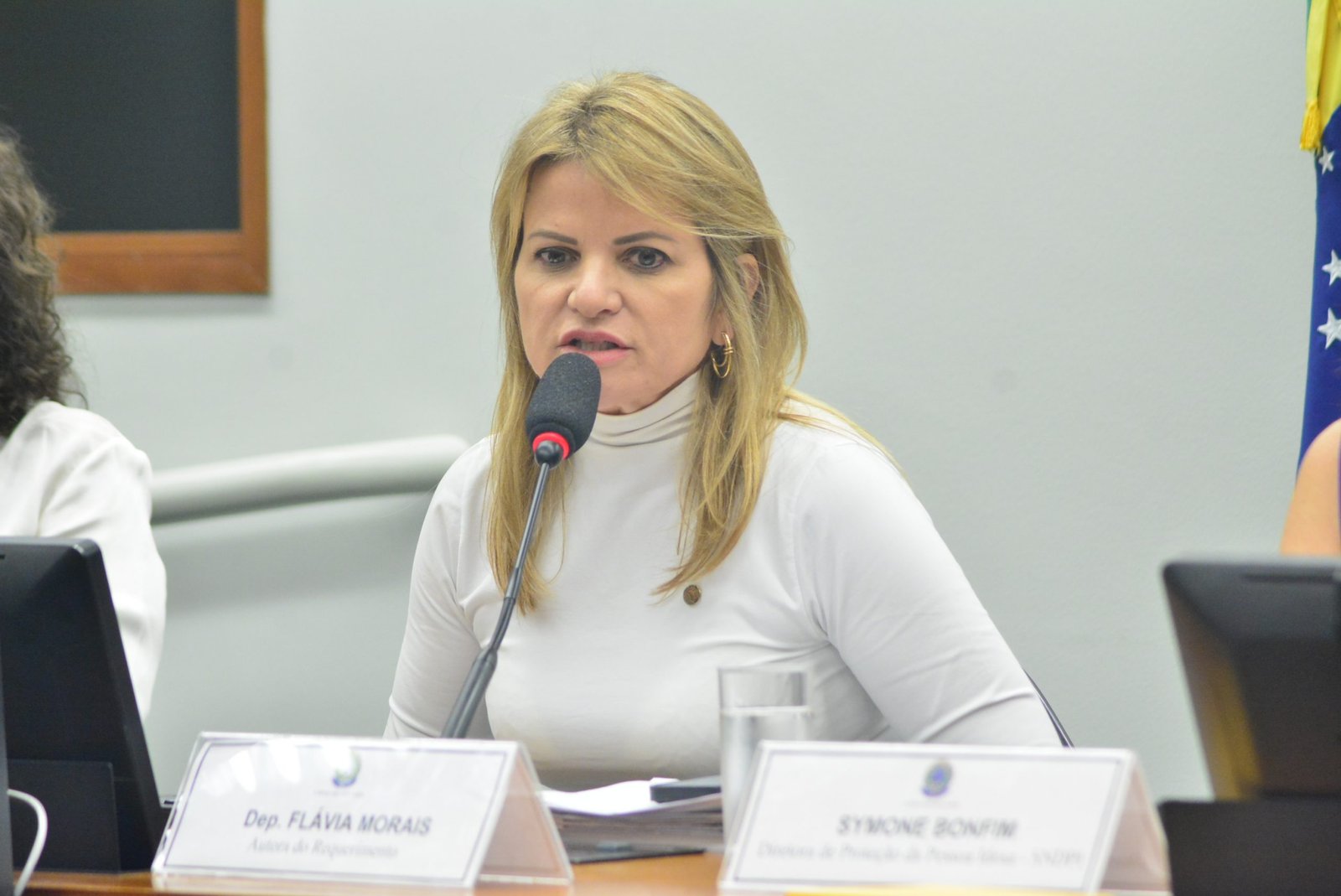 Flávia Morais debate diferença entre educação física escolar e esporte competitivo