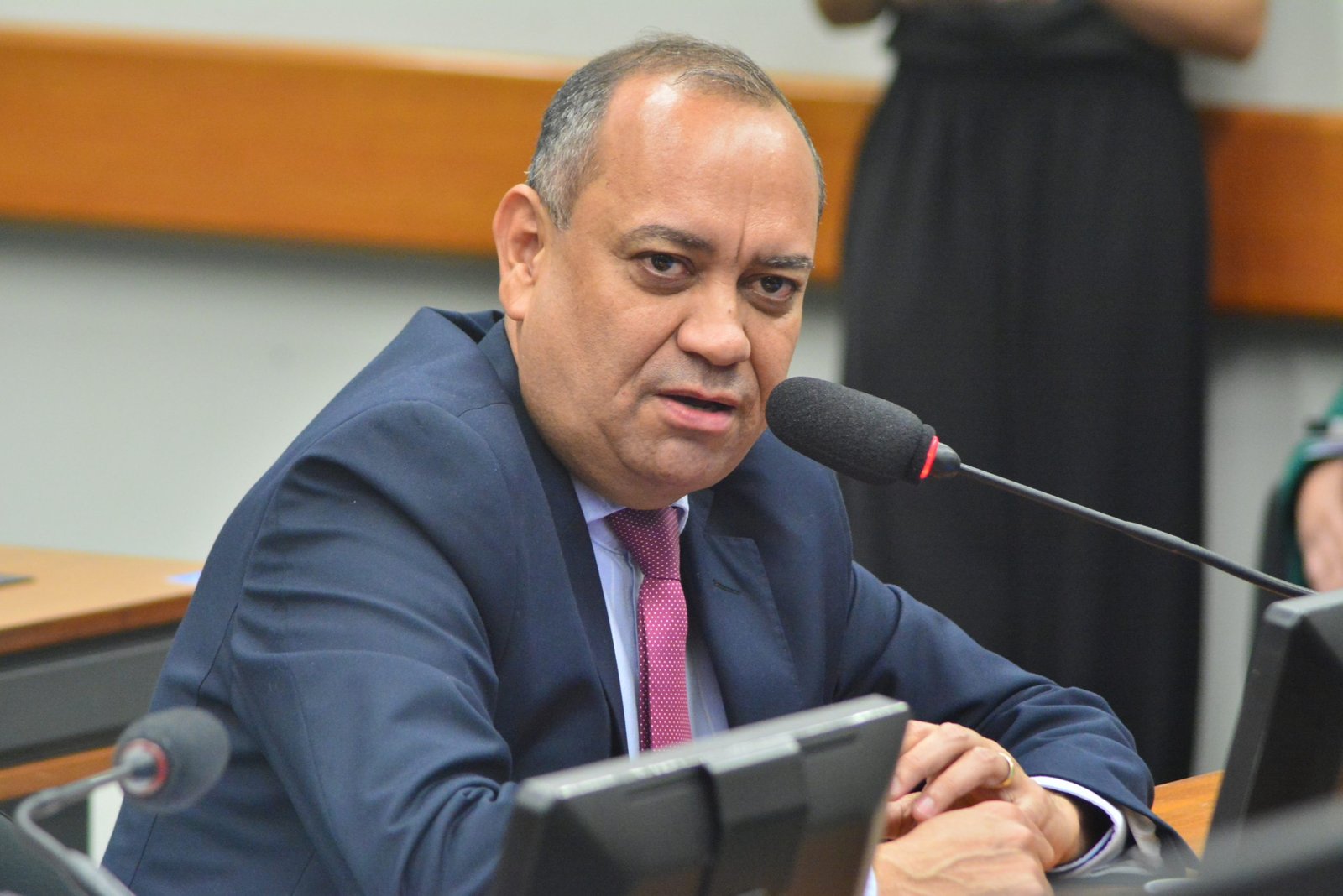 Requerida por Max Lemos, Minas e Energia discute vazamento radioativo em Angra dos Reis