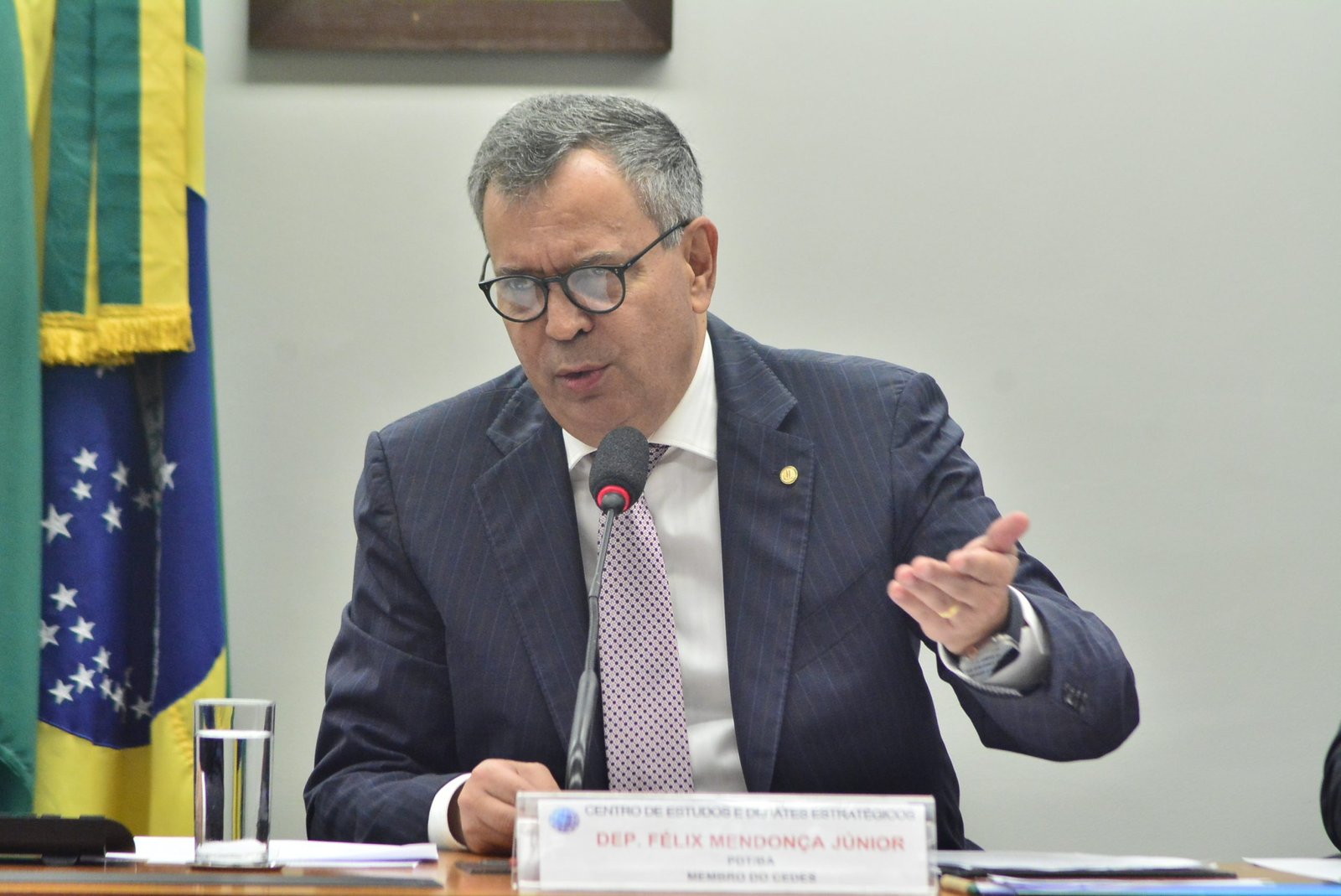 Vira lei o projeto de coautoria de Félix Mendonça Jr. que inclui mobilidade urbana em estudo de impacto de vizinhança