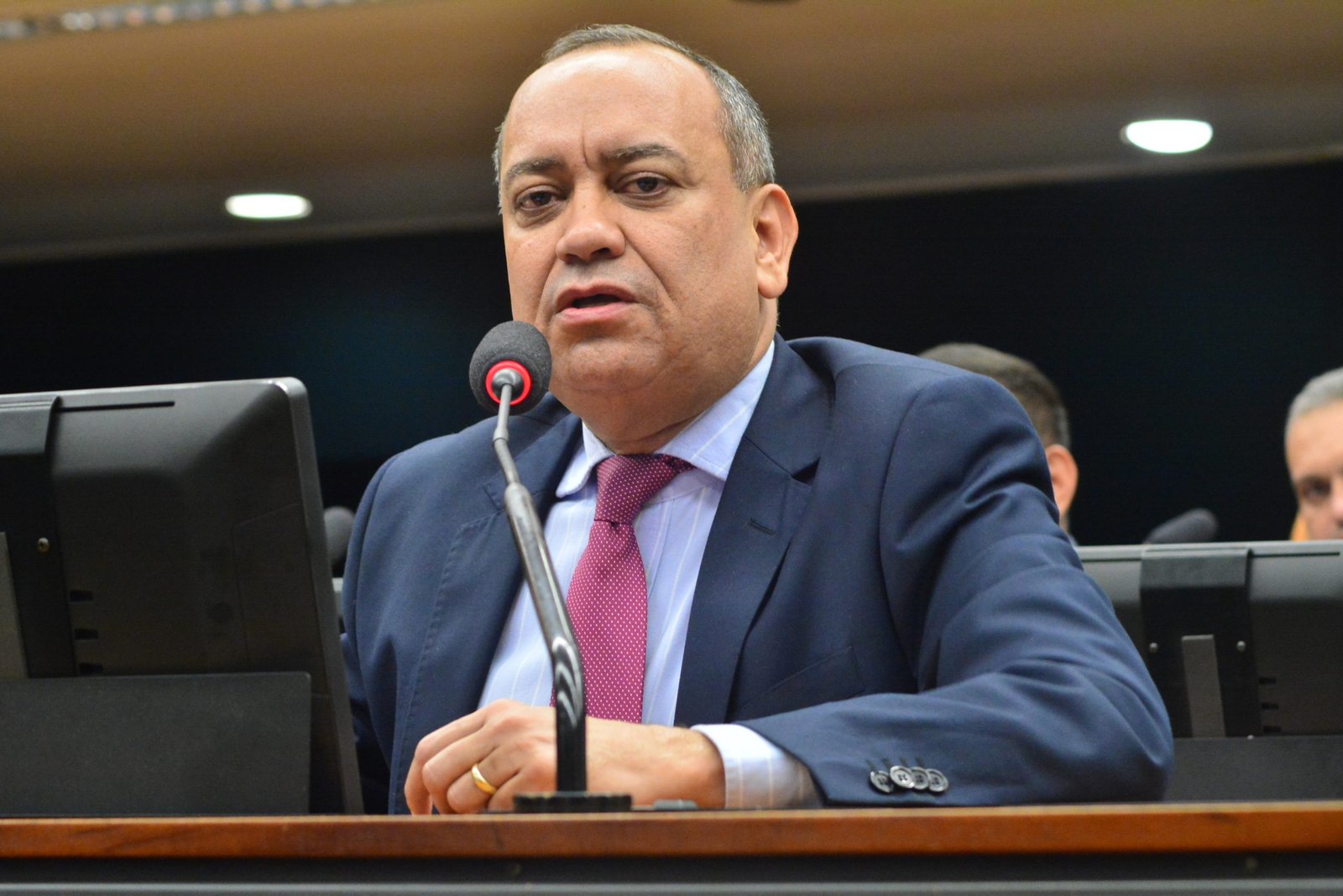 Max Lemos propõe tornar débito com IPVA o único impedimento para liberar licenciamento anual do veículo