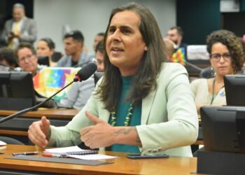 Duda Salabert pede informações sobre falta de vacinas contra Covid-19 e catapora