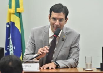 Parecer de Leo Prates a projeto que garante a validade de registro profissional em todo o País é aprovado em comissão
