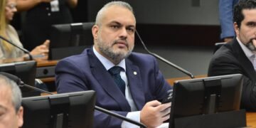 Projeto de Marcos Tavares que cria o Parada Segura para embarque e desembarque de usuários prioritários é aprovado em comissão