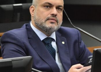 Proposta de Marcos Tavares permite publicar edital de licitação em jornais extraoficiais