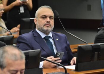 Proposta de Marcos Tavares prevê cartão de crédito para o motorista adquirir veículo para transporte de passageiro