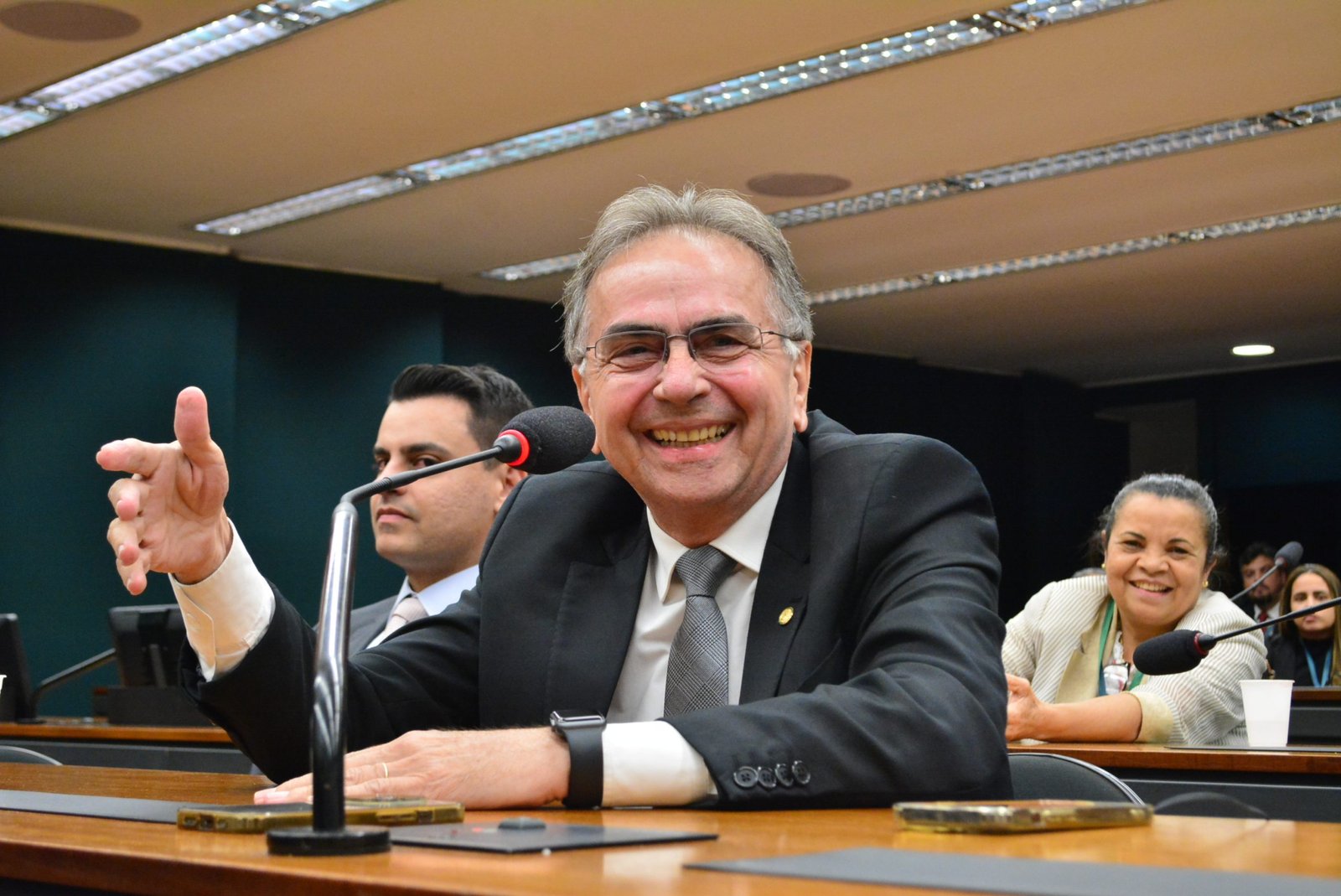 Câmara relança e Leônidas Cristino vai presidir a Frente Parlamentar da Engenharia, Infraestrutura e Desenvolvimento Nacional.
