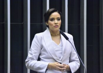 Lucyana Genésio propõe moção de aplauso à skatista Rayssa