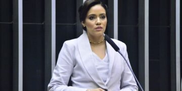 Lucyana Genésio propõe moção de aplauso à skatista Rayssa