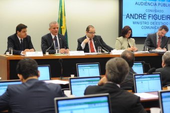 Wi-Fi universal e migração para TV digital são prioridades, segundo ministro das Comunicações