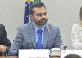 Aprovado na comissão de Educação projeto de Idilvan que facilita aperfeiçoamento de profissionais do magistério público