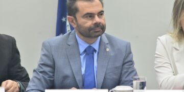 Aprovado na comissão de Educação projeto de Idilvan que facilita aperfeiçoamento de profissionais do magistério público