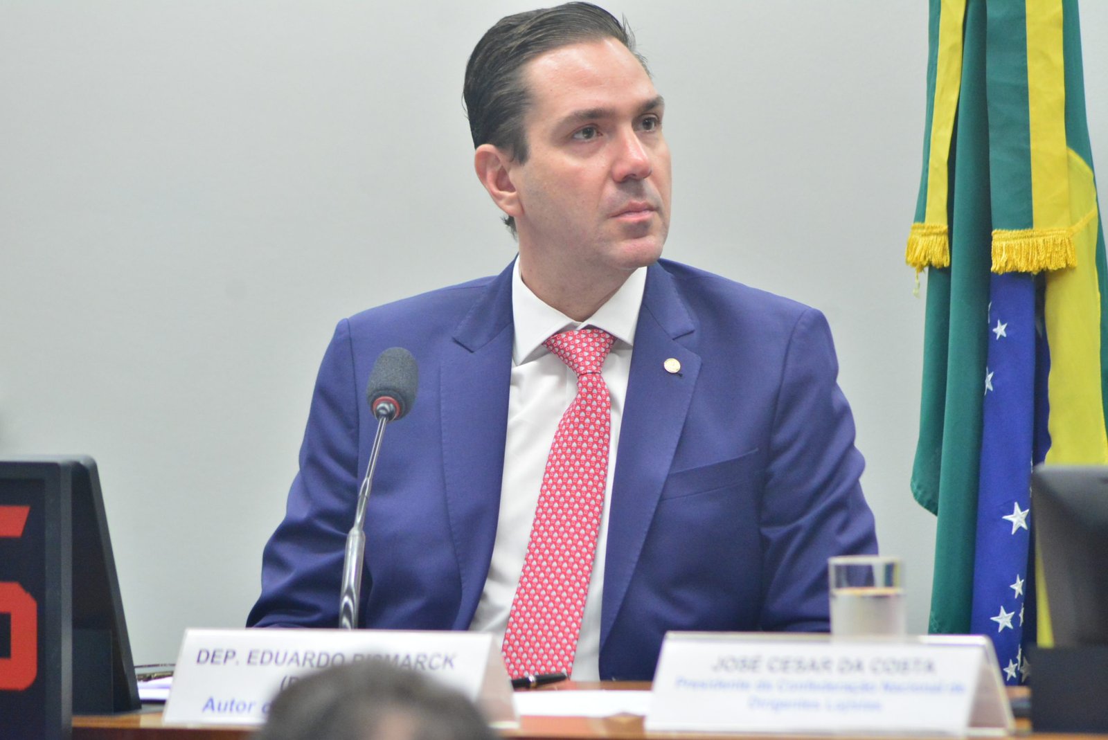 Constituição e Justiça analisa proposta de Eduardo Bismark pela aprovação do piso nacional dos secretários escolares