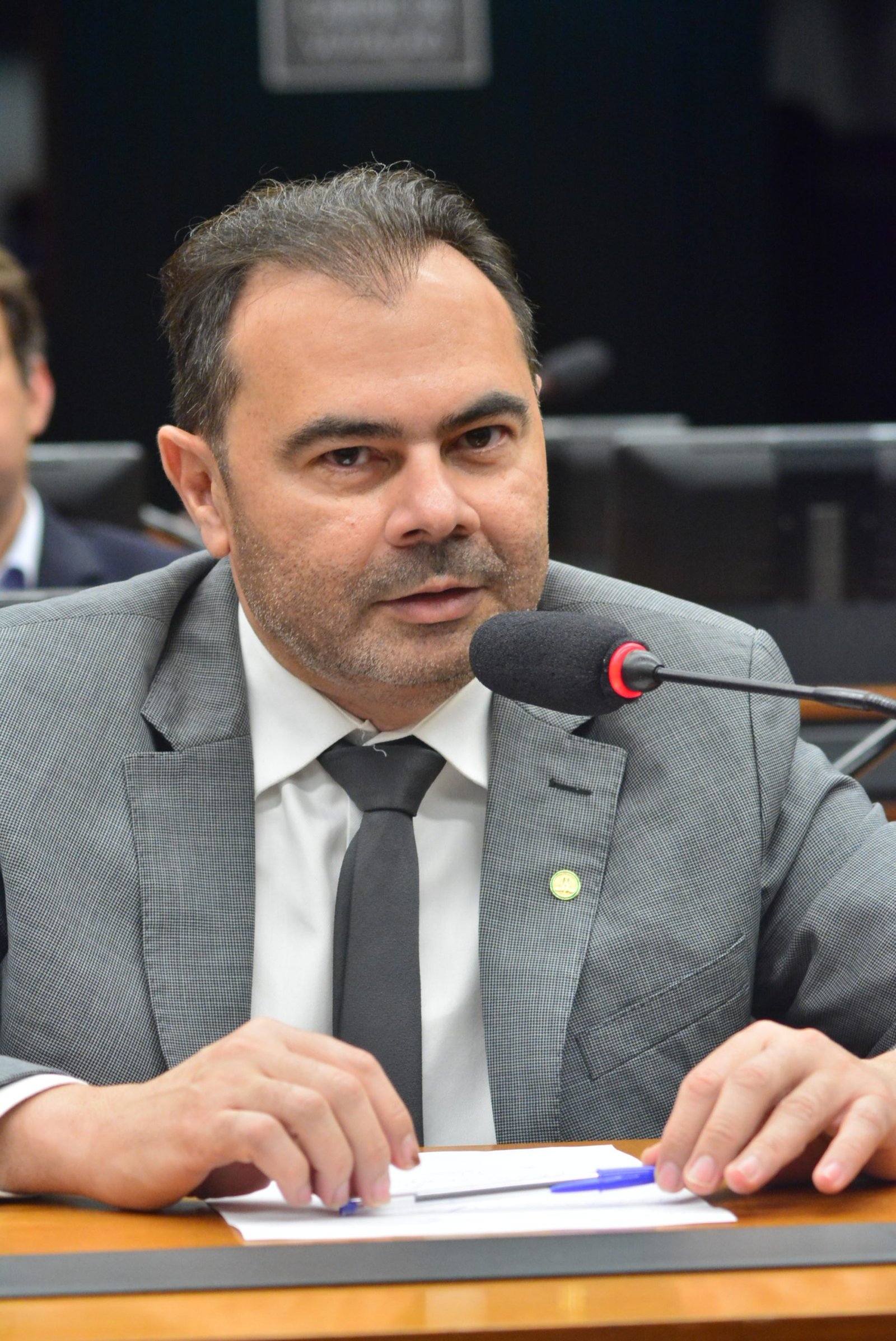 Deputado Idilvan Alencar: “Uma alternativa para combater a evasão escolar”