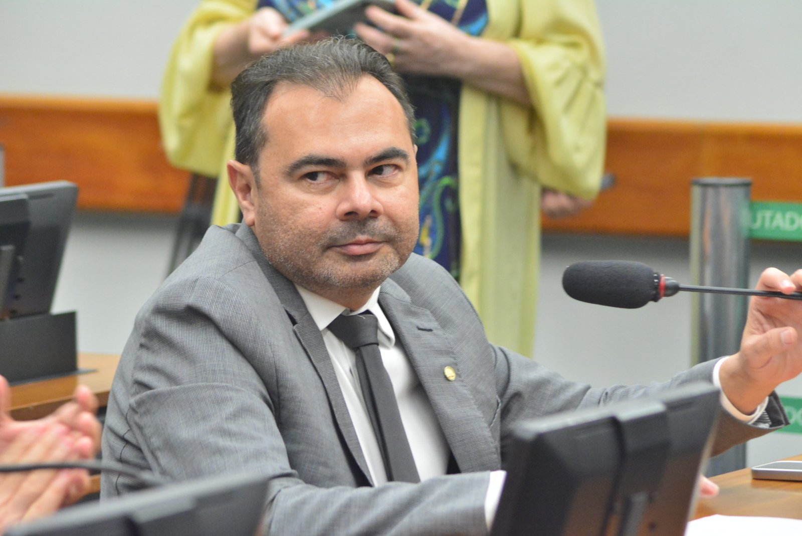 Comissão aprova requerimentos de Idilvan Alencar para debater a oferta de cursos EAD