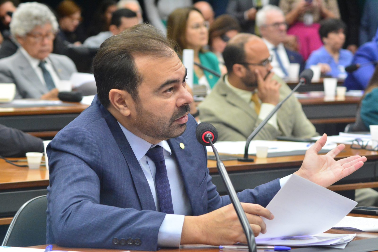 Comissão aprova projeto de Idilvan Alencar para criar estratégias voltadas à saúde mental nas escolas