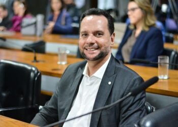 Comissão aprova política nacional para incluir profissionais autistas no mercado de trabalho