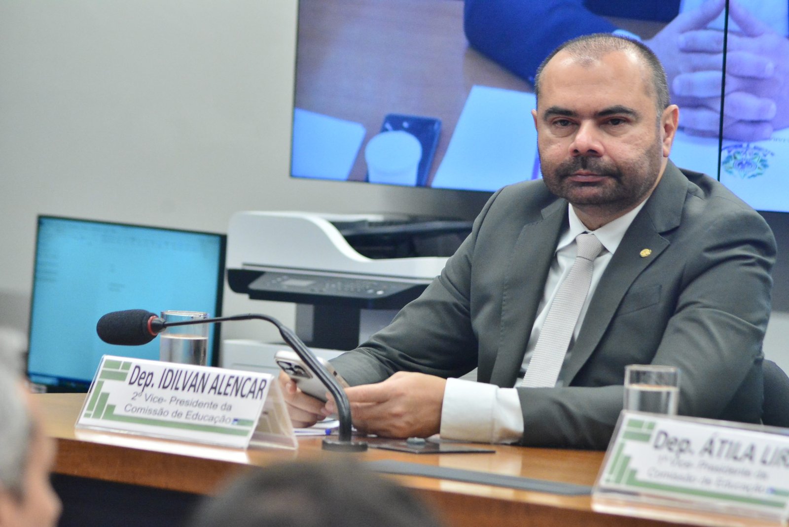 Idilvan Alencar é eleito para ocupar a 2ª vice-presidência da Comissão de Educação