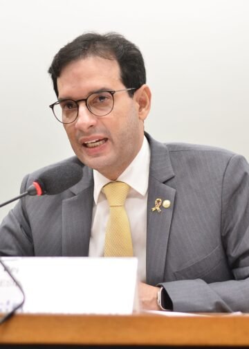 Projeto de Leo Prates que combate discriminação em rede contra pessoa com deficiência é aprovado em comissão