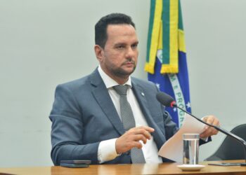 Finanças e Tributação aprova relatório de Josenildo a projeto que exige proteção de direitos humanos em financiamento público