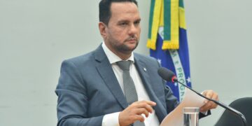 Finanças e Tributação aprova relatório de Josenildo a projeto que exige proteção de direitos humanos em financiamento público