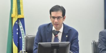 Leo Prates pede informações sobre incidente que neutralizou o aeroporto em Porto Seguro, BA