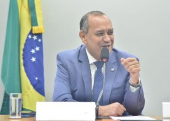 Proposta de Max Lemos cria microsseguro para financiar seguro de vida às famílias cadastradas no Bolsa Família