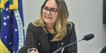 Professora Goreth propõe agilizar atendimento na rede pública para quem comete autoagressão