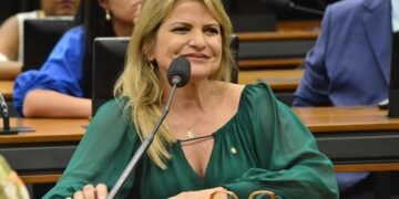 Câmara aprova projeto de Flávia Morais que trata da política de “Auto cuidado” pelo SUS