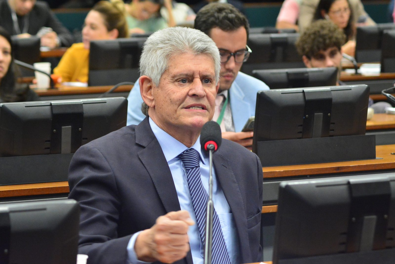 Proposta de Afonso Motta cria novos critérios de desempate em licitação para favorecer idosos e mulheres