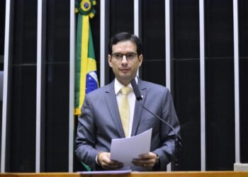 Projeto de Leo Prates pune menor de idade com internação por maus tratos extremos a animais