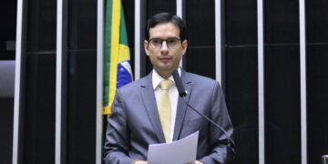 Projeto de Leo Prates pune menor de idade com internação por maus tratos extremos a animais