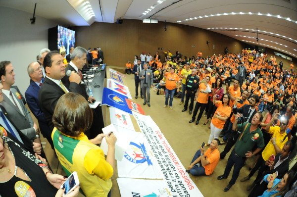 Proposta que fixa regras para o pagamento dos agentes comunitários de saúde é aprovada