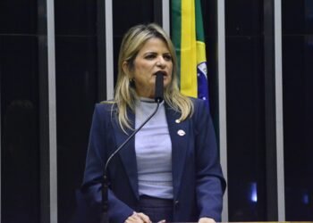 Agosto Branco: Mês de conscientização do câncer de pulmão é homenageado em sessão solene